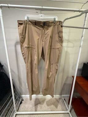 Duluth Trading Co. Men's Khaki Lightweight Cargo Pants